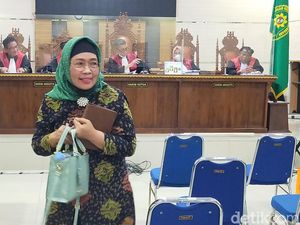 Walkot Bandar Lampung Eva Ikut Titip Keponakan Masuk Unila
