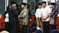 Momen Prabowo Melayat Ke Rumah Duka Ayah Kepala BIN Budi Gunawan