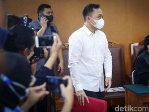 Sidang Duplik Ricky Rizal