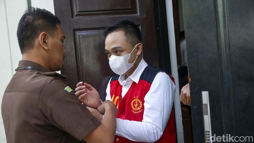 Mantan ajudan Kadiv Propam Polri Ferdy Sambo, Bripka Ricky Rizal, membacakan nota pembelaan atau pleidoi. Ricky menyatakan dirinya tak pernah tahu rencana pembunuhan Yosua.