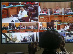 Ekspresi Ricky Rizal Saat Bacakan Pleidoi