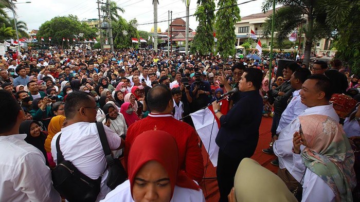 Menteri BUMN Erick Thohir mengunjungi rumah pengasingan Bung Karno yang terletak di Kelurahan Anggut Atas Kota Bengkulu, Selasa (24/1/2023).