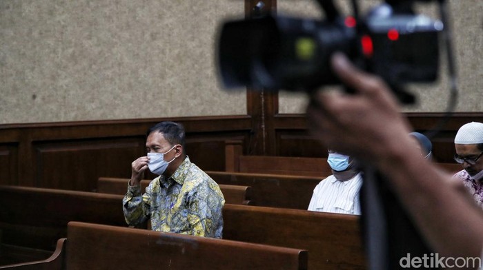 Foto-foto Eks Pejabat Pajak Angin Prayitno Didakwa Terima TPPU-Gratifikasi Eks Direktur Pemeriksaan dan Penagihan Ditjen Pajak Angin Prayitno Aji didakwa jaksa KPK menerima gratifikasi dan melakukan tindak pidana pencucian uang (TPPU).