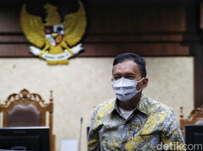 Eks Direktur Pemeriksaan dan Penagihan Ditjen Pajak Angin Prayitno Aji didakwa jaksa KPK menerima gratifikasi dan melakukan tindak pidana pencucian uang (TPPU).