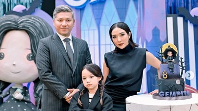 8 Potret Ultah Gempi Anak Gading & Gisel, Kompak Bergaya Ala Addams Family