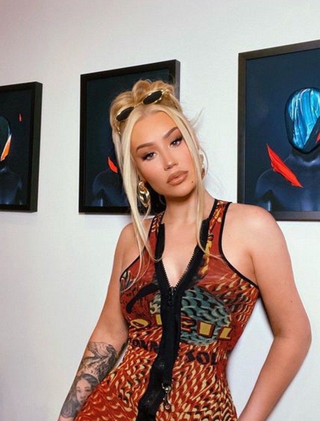 Iggy Azalea dinilai menjilat ludahnya sendiri. Lantaran di 2020, wanita asal Australia itu mengaku tidak ingin memiliki konten dewasa di OnlyFans. Foto: dok. Instagram/@thenewclassic