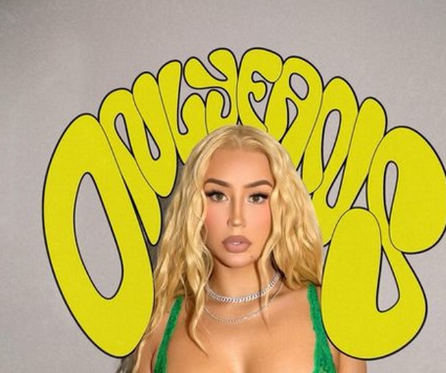 Iggy pun berani pamer foto hanya mengenakan bra dan underwear di Instagramnya. Foto: dok. Instagram/@thenewclassic