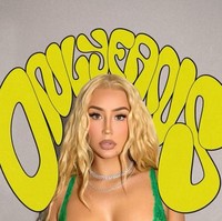 Iggy pun berani pamer foto hanya mengenakan bra dan underwear di Instagramnya. Foto: dok. Instagram/@thenewclassic