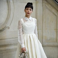 Jisoo BLACKPINK tampil anggun bak Audrey Hepburn pada Senin (23/1/23). Dia menghadiri peragaan busana DIOR Couture Spring Summer 2023 di tengah gelaran tur dunia BORN PINK.Foto: Getty Images