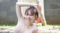 Potret manis Jena Dammaya saat sedang di kolam renang. (Foto: dok Instagram)