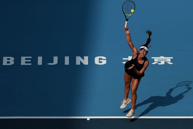 Laporan terbaru menyebutkan atlet Amerika Serikat itu memiliki kekayaan senilai £ 5,4 miliar atau sekitar 99 triliunan. Uangnya dipastikan bertambah £ 1,6 juta atau 29 miliaran setelah bertanding di Grand Slam. Tapi bukan dari karier tenisnya melainkan bisnis keluarga. Foto: Instagram @jpegula