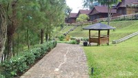 Jalan setapak di depan rumah gaya Jepang