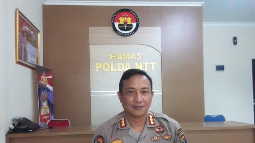 Kabid Humas Polda NTT Kombes Ariasandy saat diwawancarai detikBali di ruang kerjanya, Selasa (24/01/2023).