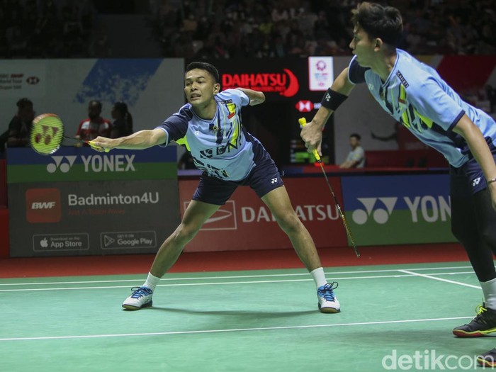 Ganda putra teratas Fajar Alfian/Muhammad Rian Ardianto mesti kerja keras untuk memenangi laga pertama melawan Ahsan/Hendra.