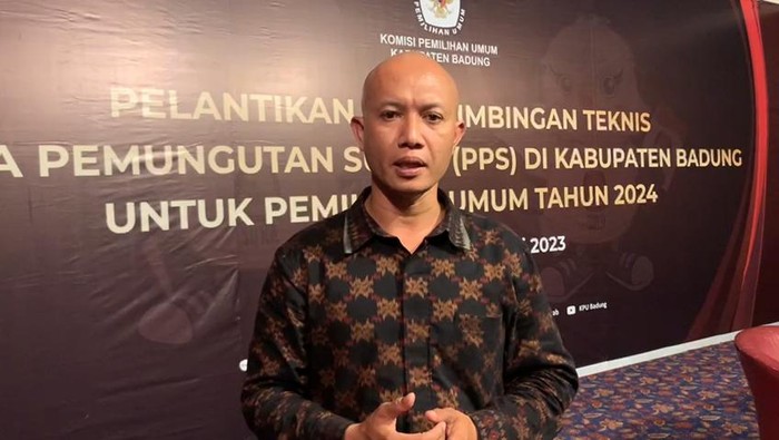 Ketua KPU Badung I Wayan Semara Cipta setelah pelantikan dan bimtek anggota PPS, Selasa (24/01/2023).