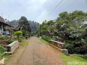 Kisah Mereka yang Tinggal di Kampung Adat Sempurmayung Sumedang