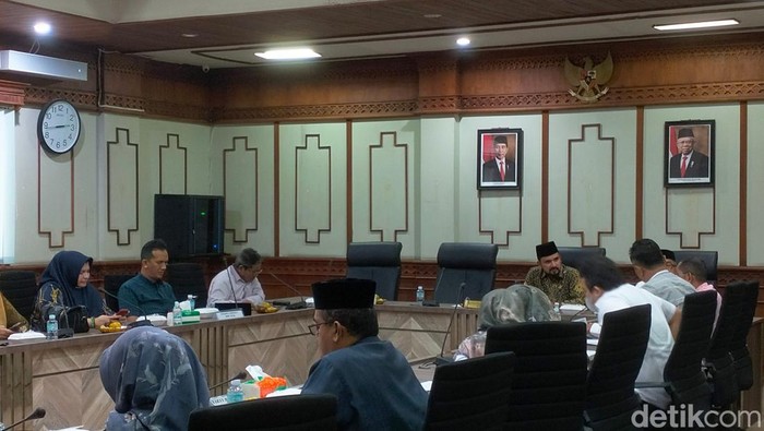 Komisi I DPR Aceh hari ini menggelar rapat koordinasi dengan Komnas HAM Aceh serta Komisi Komisi Kebenaran dan Rekonsiliasi (KKR) Aceh.