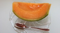 Buah melon di Jepang juga ada yang mahal, bernama Yubari. Melon ini berasal dari Hokkaido, daerah yang terkenal dengan hujan salju lebat dan musim dingin yang keras. Melon Yubari King kualitas tertinggi memiliki bentuk bulat sempurna serta kulit yang sangat halus seharga Rp 3 jutaan. Foto: site news