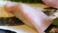 Satu lagi makanan mahal di Jepang yang harganya fantastis. Yaitu otoro atau daging ikan tuna bluefin yang kerap dijadikan nigiri sushi. Setiap tahunnya, tuna ini bisa terjual hingga puluhan juta rupiah. Foto: site news
