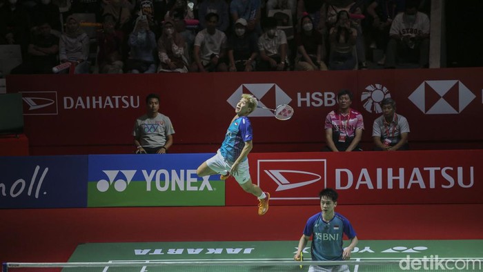 Marcus Fernaldi Gideon/Kevin Sanjaya Sukamuljo menang mulus di laga pertama Indonesia Masters 2023. Marcus/Kevin menang dua gim langsung atas wakil Korea Selatan.