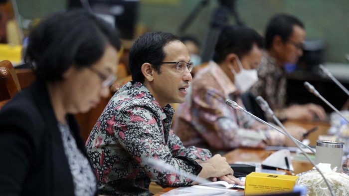 Komisi X DPR menggelar Rapat Kerja dengan Menteri Pendidikan, Kebudayaan, Riset dan Teknologi (Mendikbudristek) Nadiem Makarim di Kompleks Parlemen, Senayan, Jakarta, Selasa (24 Januari 2023). Dalam raker tersebut dipimpin langsung oleh Wakil Ketua Komisi X DPR Dede Yusuf membahas Evaluasi  program kerja dan anggaran 2022 dan Persiapan Pelaksanaan Program Kerja 2023.