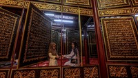 Orang-orang mengunjungi Museum Bayt Al-Quran Al Akbar di Palembang, Sumatera Utara, Senin (23/1/2023).  