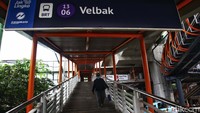 Sebagaimana diketahui, pembukaan Skywalk Kebayoran Lama sempat ditunda beberapa kali. Pertama, peresmian dijadwalkan pada 17 Januari. Kemudian ditunda menjadi 19 Januari tapi akhirnya dijadwalkan ulang.