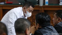 Sebelumnya, Kuat Maruf dituntut 8 tahun penjara dalam kasus pembunuhan Brigadir Yosua. Jaksa menyebut hal memberatkan bagi Kuat Maruf ialah berbelit-belit dalam persidangan.