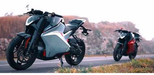 Motor listrik Ultraviolette F99 khusus di sirkuit.