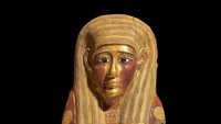 Mumi tersebut adalah mumi Golden Boy atau Anak Emas, yaitu mumi dari tahun 332-30 SM yang sudah disimpan sejak tahun 1916 di Museum Mesir Kairo, tetapi belum diteliti. Lewat gambar penelitian ini, pengunjung museum bisa belajar lebih banyak. Foto: ©  Sahar N. Saleem, Sabah Abd el-Razek Seddik, dan Mahmoud el-Halwagy