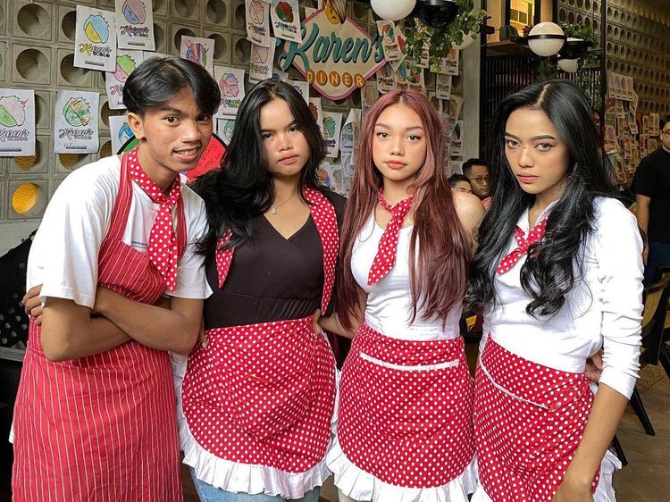 Begini Juteknya Naura Ayu Saat Jadi Pelayan di Karens Diner