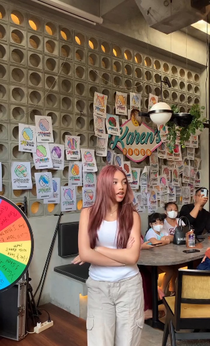 Naura Ayu Naura Ayu di Karen's Diner