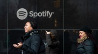 Tidak hanya karyawan biasa, eksekutif Spotify juga ada yang terdampak PHK ini. Ia adalah Content and Ad Business Chief Spotify Dawn Ostroff yang disebut Ek berhasil mendongkrak konten podcast Spotify hingga 40 kali lipat. Getty Images/Eduardo MunozAlvarez