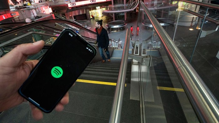 Nyusul Google, Spotify PHK 600 Karyawan Belum lama, Google mengumumkan telah PHK ribuan massal karyawannya. Kini, Spotify juga menjadi perusahaan teknologi kesekian yang melakukan PHK besar-besaran.