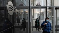 Karyawan Spotify yang terdampak PHK akan menerima pesangon untuk lima bulan. Jatah cuti yang sudah dikumpulkan juga akan dibayarkan, dan asuransi kesehatan tetap akan berlanjut sejalan dengan pesangon. Getty Images/Eduardo MunozAlvarez
