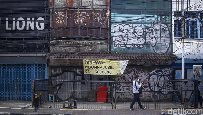 Pasokan ruang kantor terutama di Jakarta sudah terlalu banyak. Hal ini ditambah tingkat okupansi rendah. Hasilnya, banyak gedung-gedung kantor terlihat kosong.