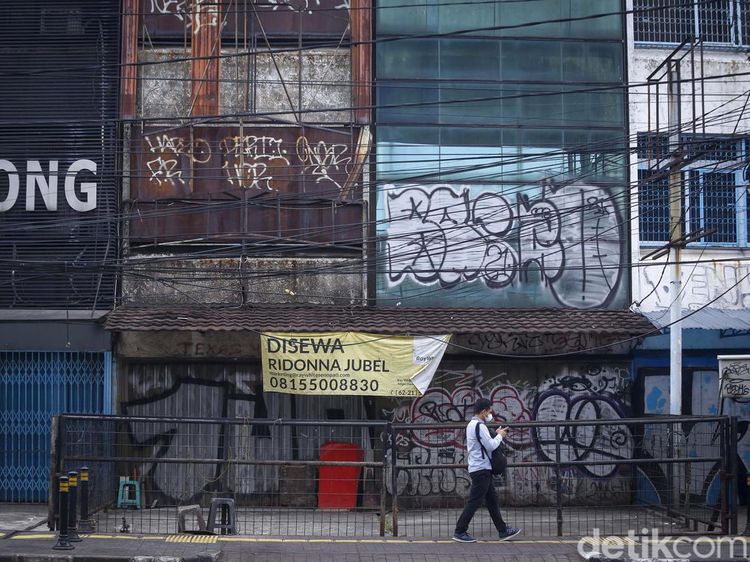 Penampakan Gedung Perkantoran-Ruko di Jakarta yang Sepi Bak Kuburan