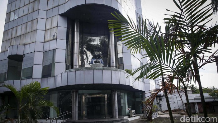 Pasokan ruang kantor terutama di Jakarta sudah terlalu banyak. Hal ini ditambah tingkat okupansi rendah. Hasilnya, banyak gedung-gedung kantor terlihat kosong.