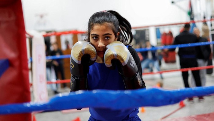 A Palestinian girl, warms up during training inside the first women boxing center in Gaza City January 17, 2023.  REUTERS/Mohammed Salem