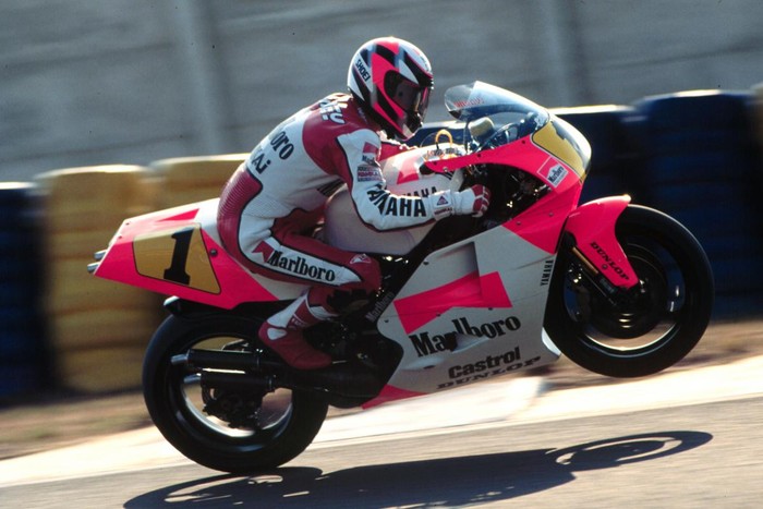 Pebalap MotoGP dengan nomor motor 1 Pebalap MotoGP dengan nomor motor 1