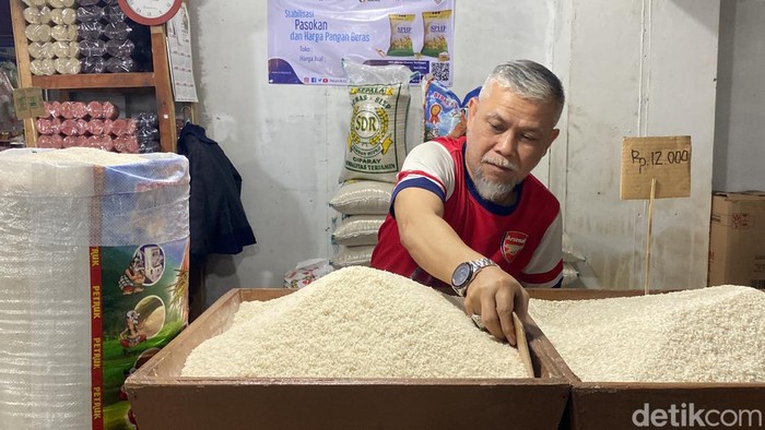 Pedagang beras di Pasar Kosambi, Kota Bandung