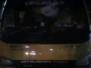 Dua Aksi Pelemparan Kaca Terjadi di Lamongan, Satu Truk Oleng Tabrak Pohon