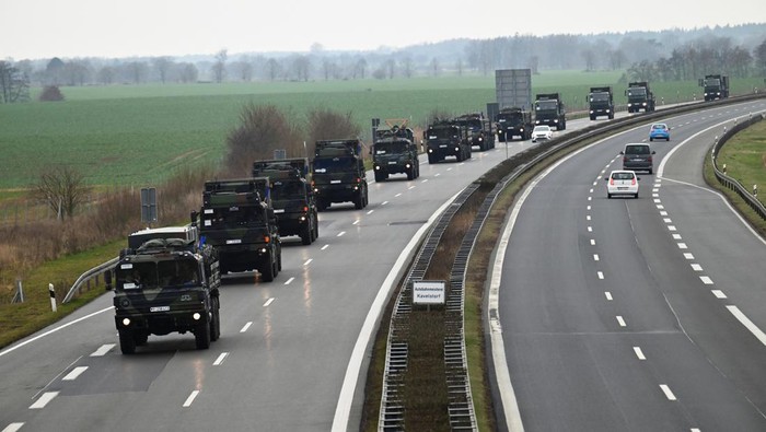 Penampakan Sistem Rudal Canggih Jerman yang Dikirim ke Polandia A general view of a mobile defence surface-to-air missile system, Patriot, before it is transported to Poland from Gnoien, Germany January 23, 2023. REUTERS/Annegret Hilse