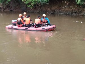 Bocah Tenggelam di Kali Ciliwung Jaksel Ditemukan Tewas
