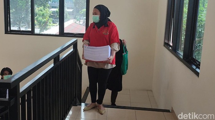 Penipu mahasiswa IPB Siti Aisyah menjalani sidang dakwaan di PN Cibinong, Bogor, Selasa (24/1/2023).