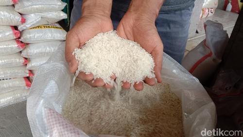 Penjualan beras di pasar baru Indramayu