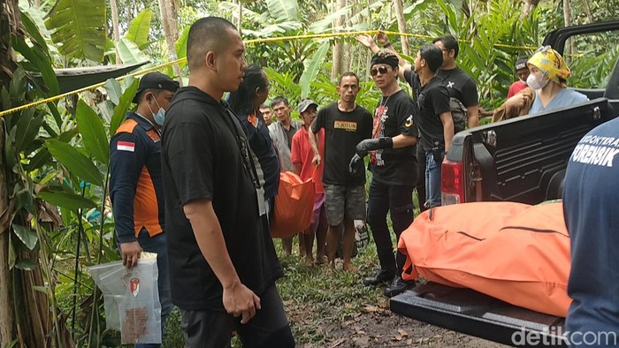 Polisi melakukan ekshumasi terhadap jasad Siti Fatimah, TKW asal Garut yang jadi korban pembunuhan berantai Wowon cs, Selasa (24/1/2023).