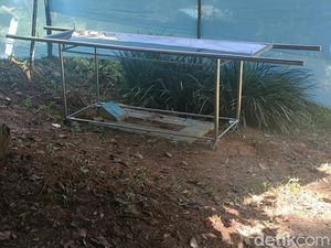 Proses Pembongkaran Makam Siti Korban Wowon Cs