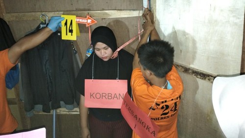 Polres Lombok Tengah menggelar rekonstruksi pembunuhan berencana wanita di Lombok Tengah yang dilakukan oleh suami, kakak ipar, dan mertua korban.