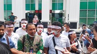 Sidang perdana ditunda lantaran ada alamat tergugat yang salah, serta ada tergugat yang bukan anggota PKPKM. Sidang ditunda, dan digelar lagi pada 7 Februari Foto: Almadinah Putri Brilian/detikcom